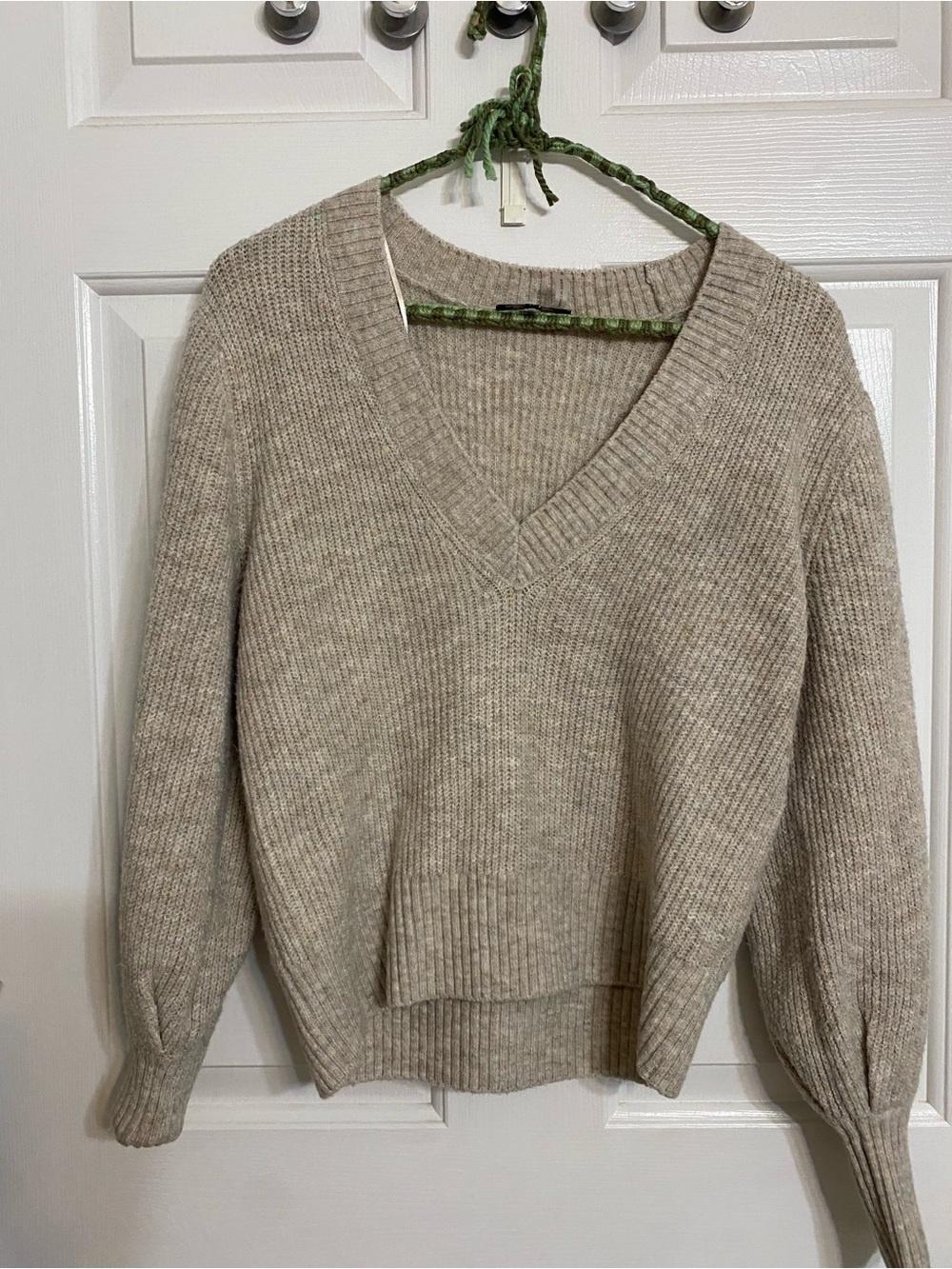 1 STATE V-Neck Ribbed Sweater in Beige